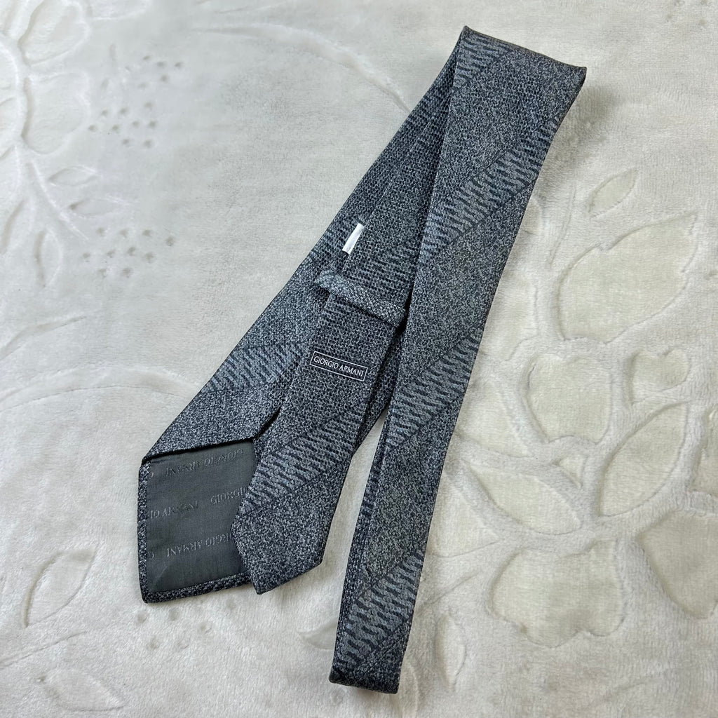 Cravatta Giorgio Armani 100% Seta Grigio Antracite Fantasia Geometrica Made in Italy