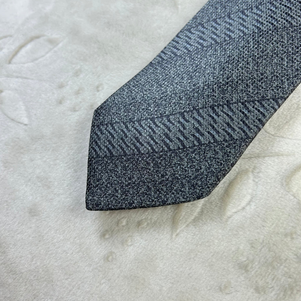 Cravatta Giorgio Armani 100% Seta Grigio Antracite Fantasia Geometrica Made in Italy