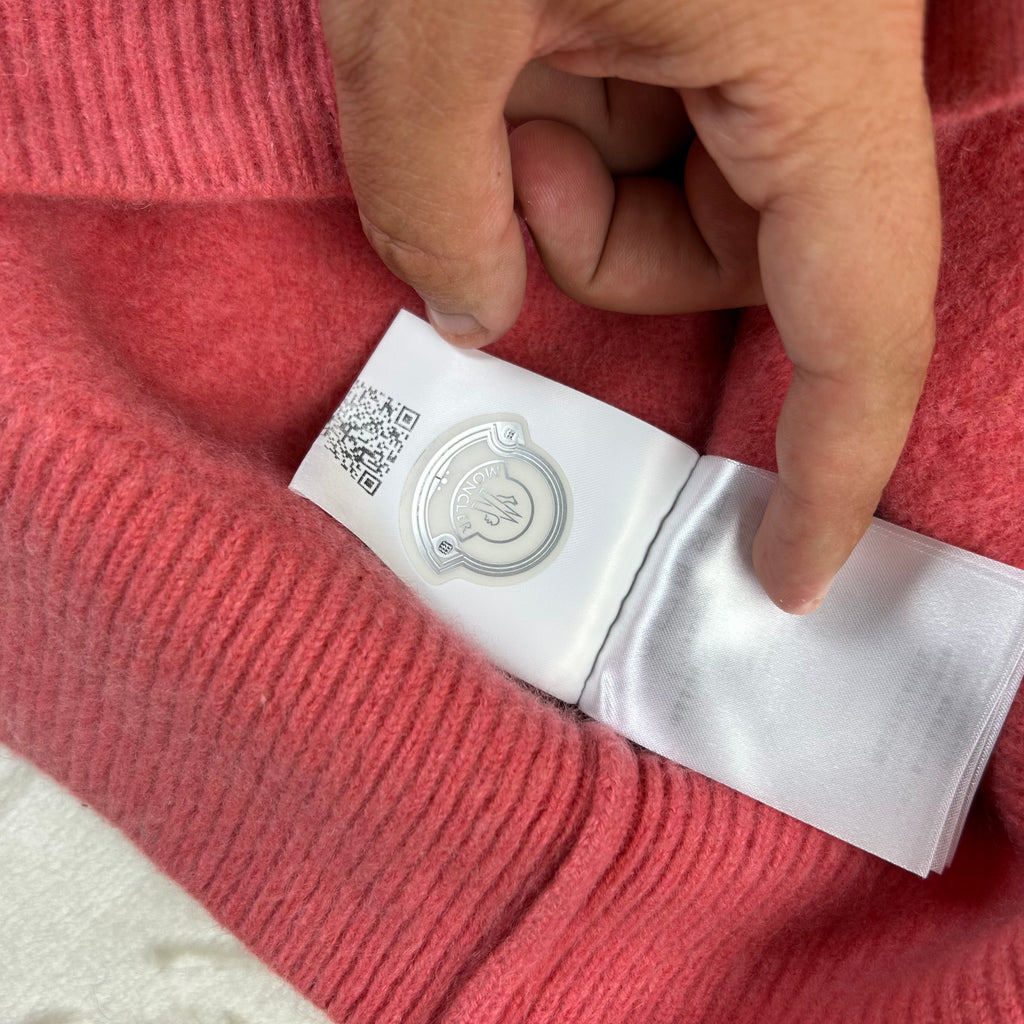 Maglione da donna Moncler in lana rosa con maxi logo (L)